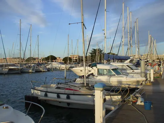 Aska au port