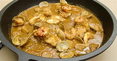 All-i-pebre de baudroie, crevettes et palourdes