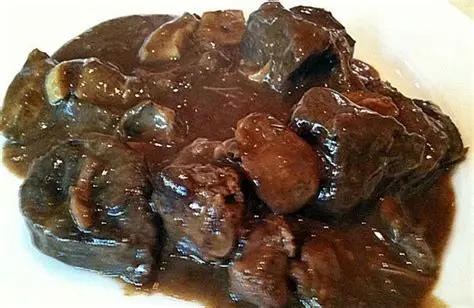 Civet de sanglier à l’aioli de coing