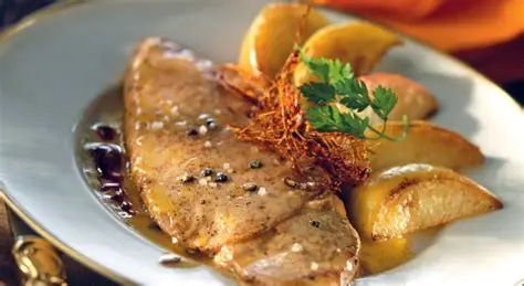 Foie gras sauce pommeau et aux pommes
